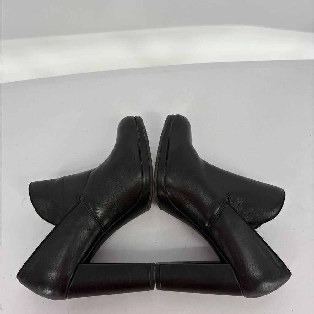 🚁 Me Too Cara Black Leather Block Heels bootie - Picture 6 of 9